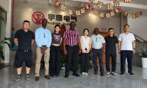 國外客戶蒞臨考察，深入了解后當(dāng)場簽訂湘潭電機(jī)車采購合同