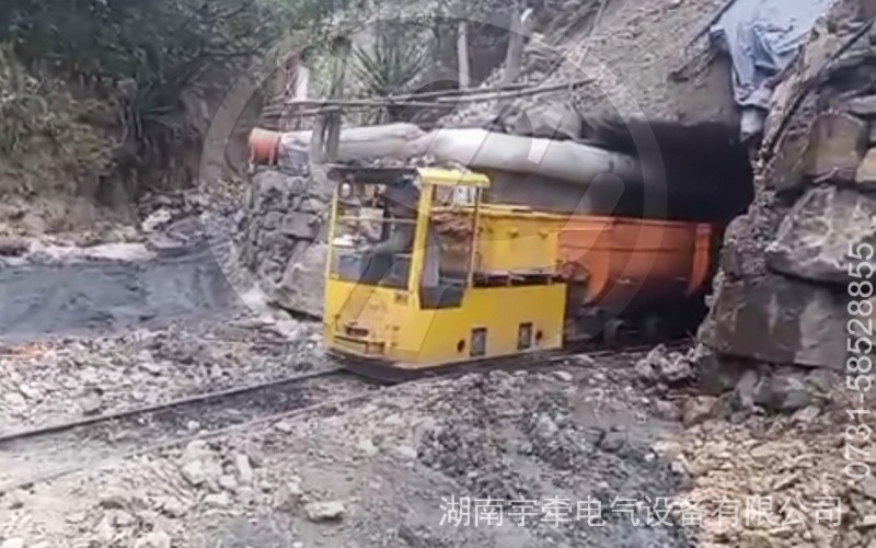 海外客戶分享的2.5噸防爆蓄電池電機車工作視頻